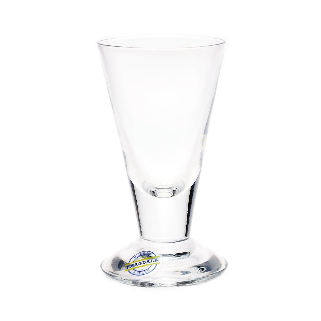Schnapsglas Piggelin glasklar vor weißem Hintergrund