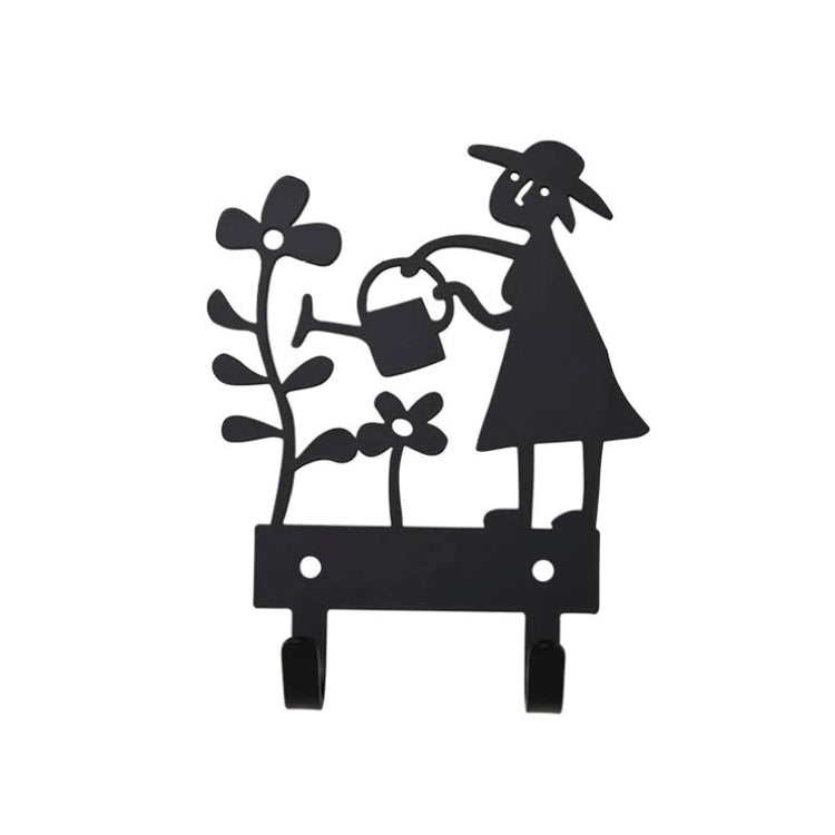 Haken aus Metall in schwarz mit Gärtnerin, die eine große Blume gießt