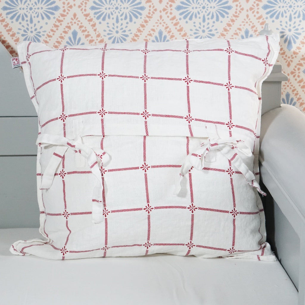 Kissenbezug Classic aus Leinen rot auf Küchensofa