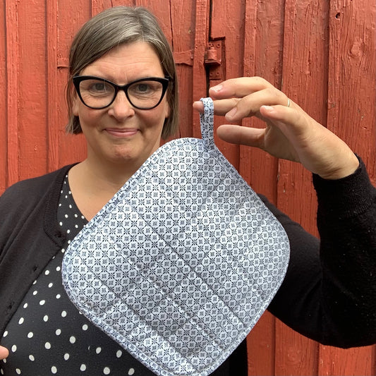 Topflappen_Destiny_blau_Shyness_Antje_Mys-Shop