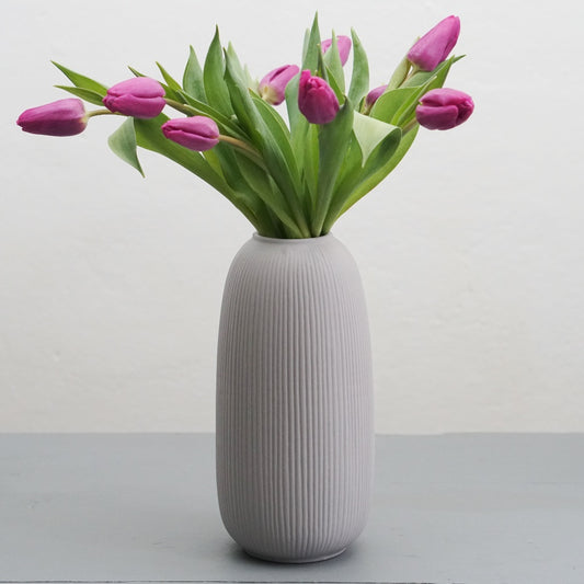 Vase_Aby_grau_Tulpen_lila_Storefactory_Mys-Shop