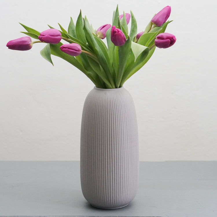 Vase_Aby_grau_Tulpen_lila_Storefactory_Mys-Shop