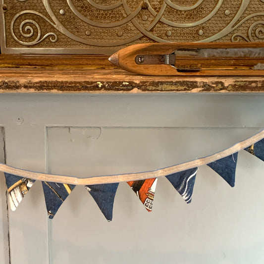DIY - Eine Wimpelkette aus Stoffresten nähen