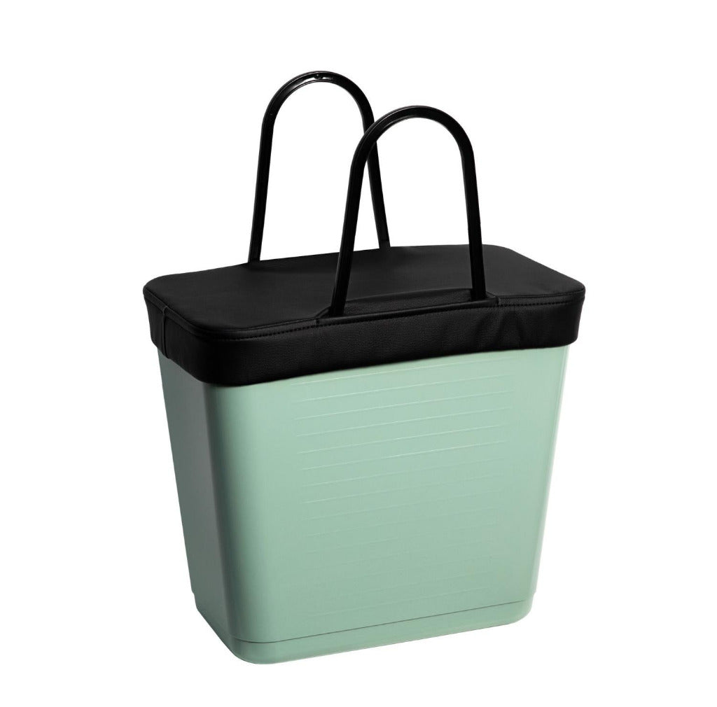 schwarze Abdeckung auf grüner Hinza Fahrradtasche
