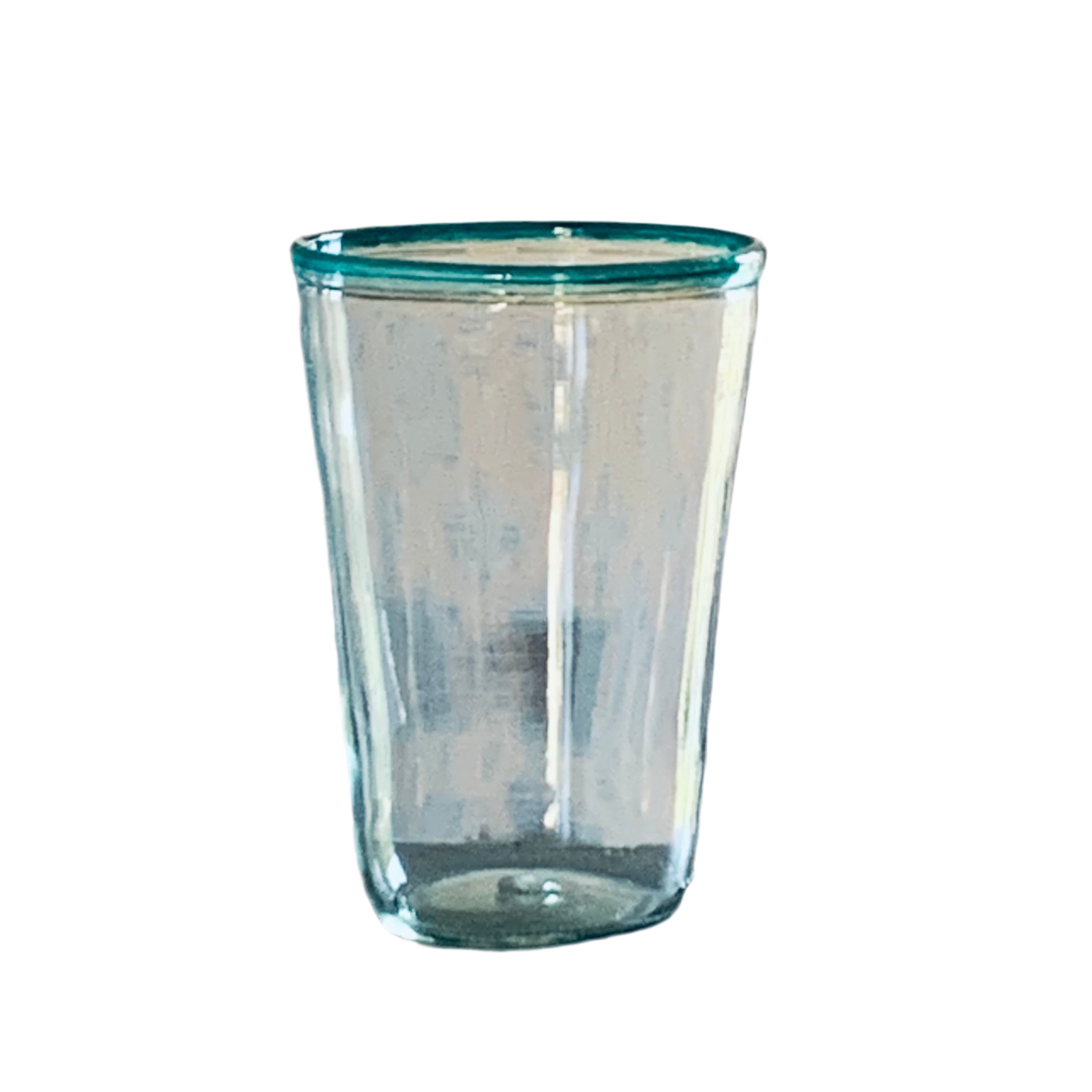 Trinkglas transparent mit dunkelgrünem Rand