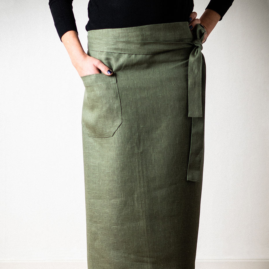 Bistroschürze oliv mit Model 