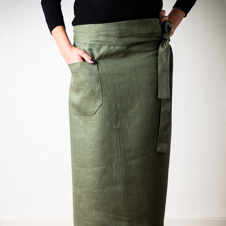 Bistroschürze oliv mit Model 