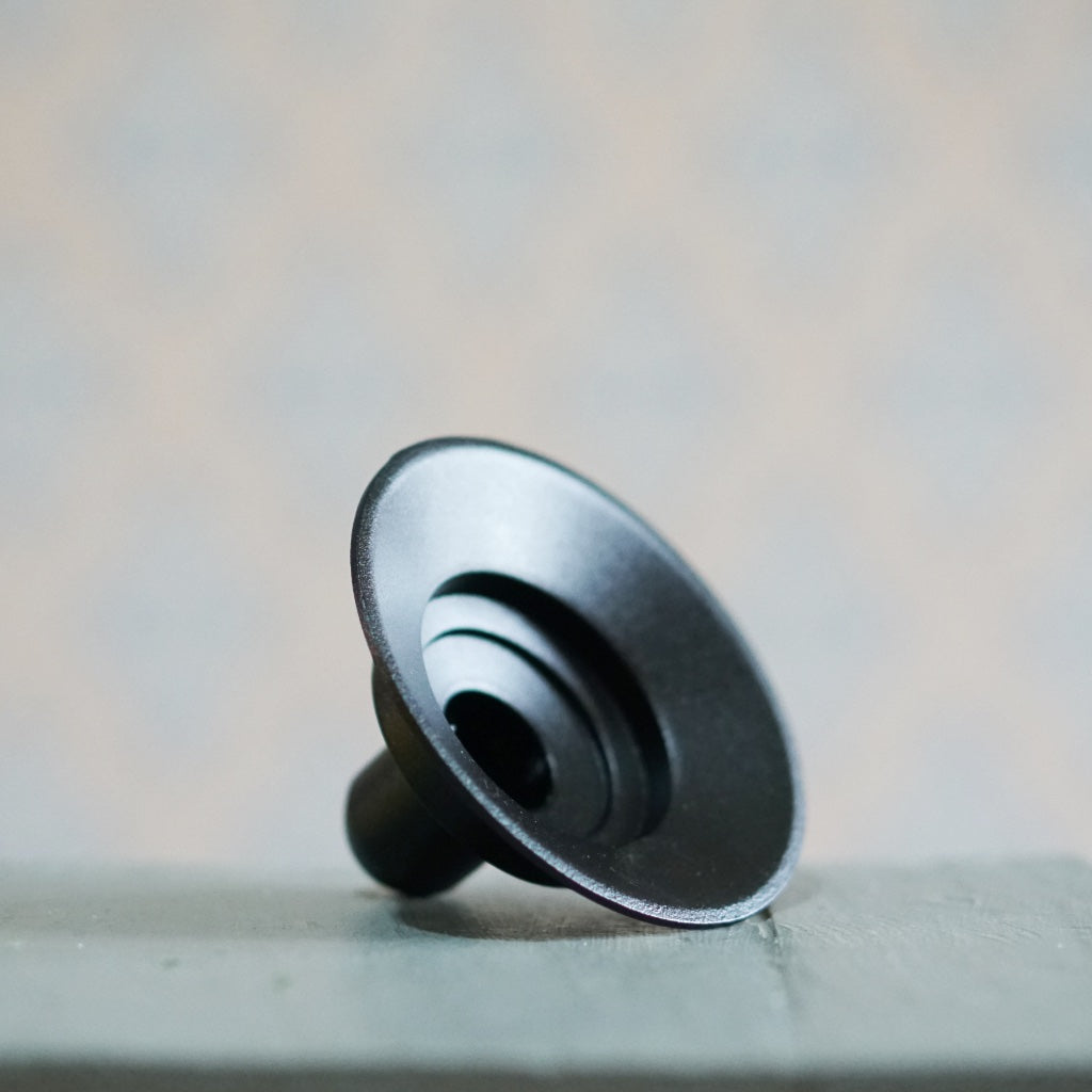 Kerzenhatler Burk daselbst in schwarz von Våges