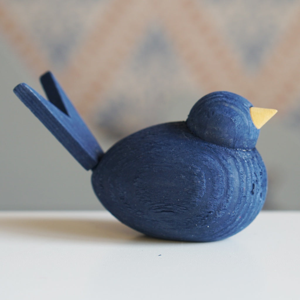 Dekofigur_Holz_Vogel_gross_dunkelblau_Larssons_trae_Mys_Shop