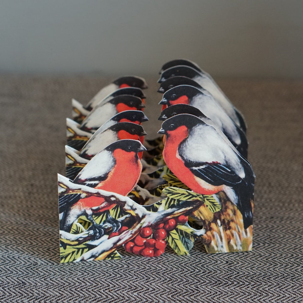 Leporello mit sechs Gimpelpaaren aufgestellt