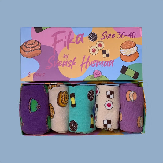 offene Schachtel mit 5 Paar Socken Fika