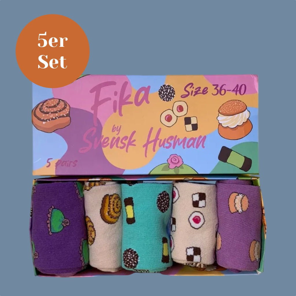 Karton mit 5 Paar Socken mit verschiedenen Filka-Motiven