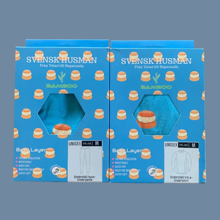 Zwei Boxen mit je einem Teil Funktionsunterwäsche mit schwedischem Muster Semla
