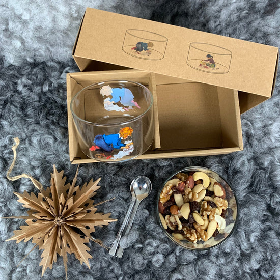 Glühweinschalen Bullerü Glas auf Fell mit Deko