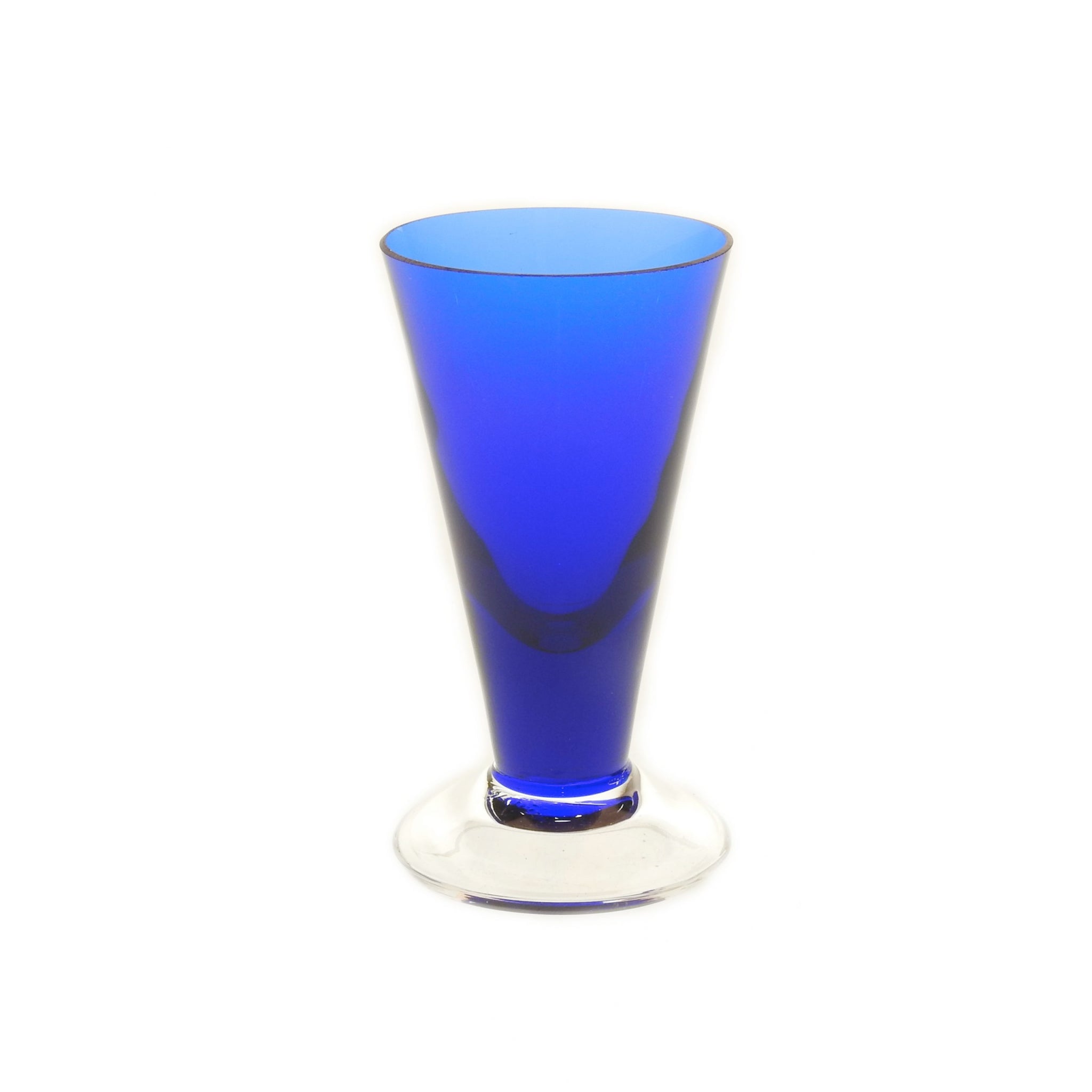 Schnapsglas in klarem Blau von Bergdala hyttan erhältlich bei MYS