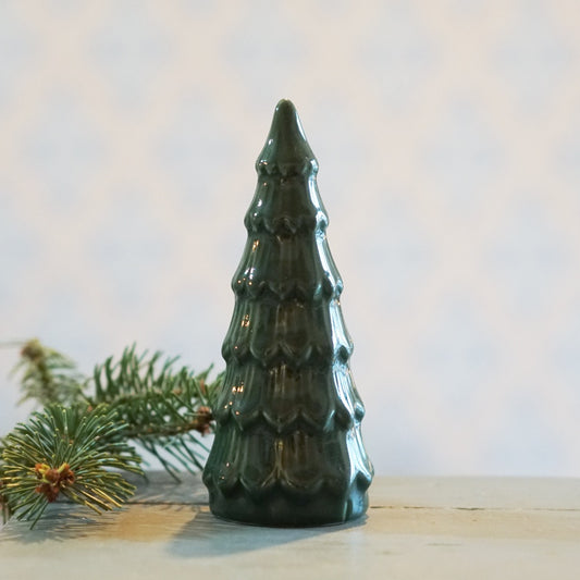grün glasierter Tannenbaum aus Keramik