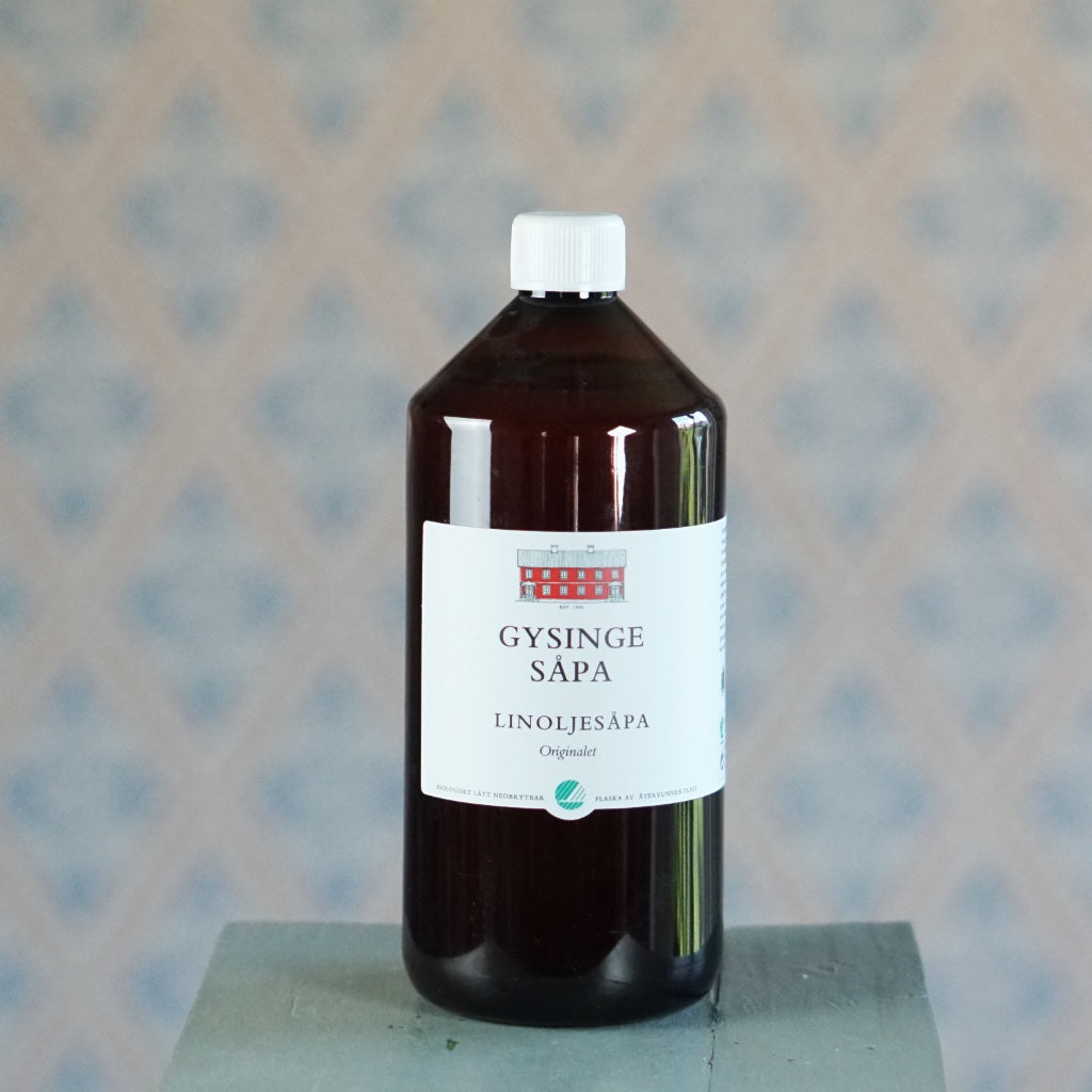 Flasche 1 l Leinölseife von Gysinge centrum för byggnadsvård erhältlich bei MYS