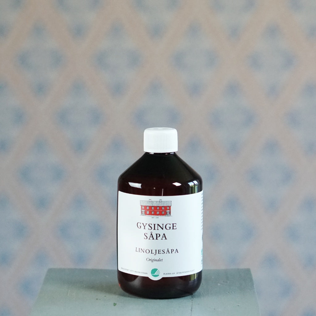 Flasche 500 ml Leinölseife von Gysinge centrum för byggnadsvård erhältlich bei MYS