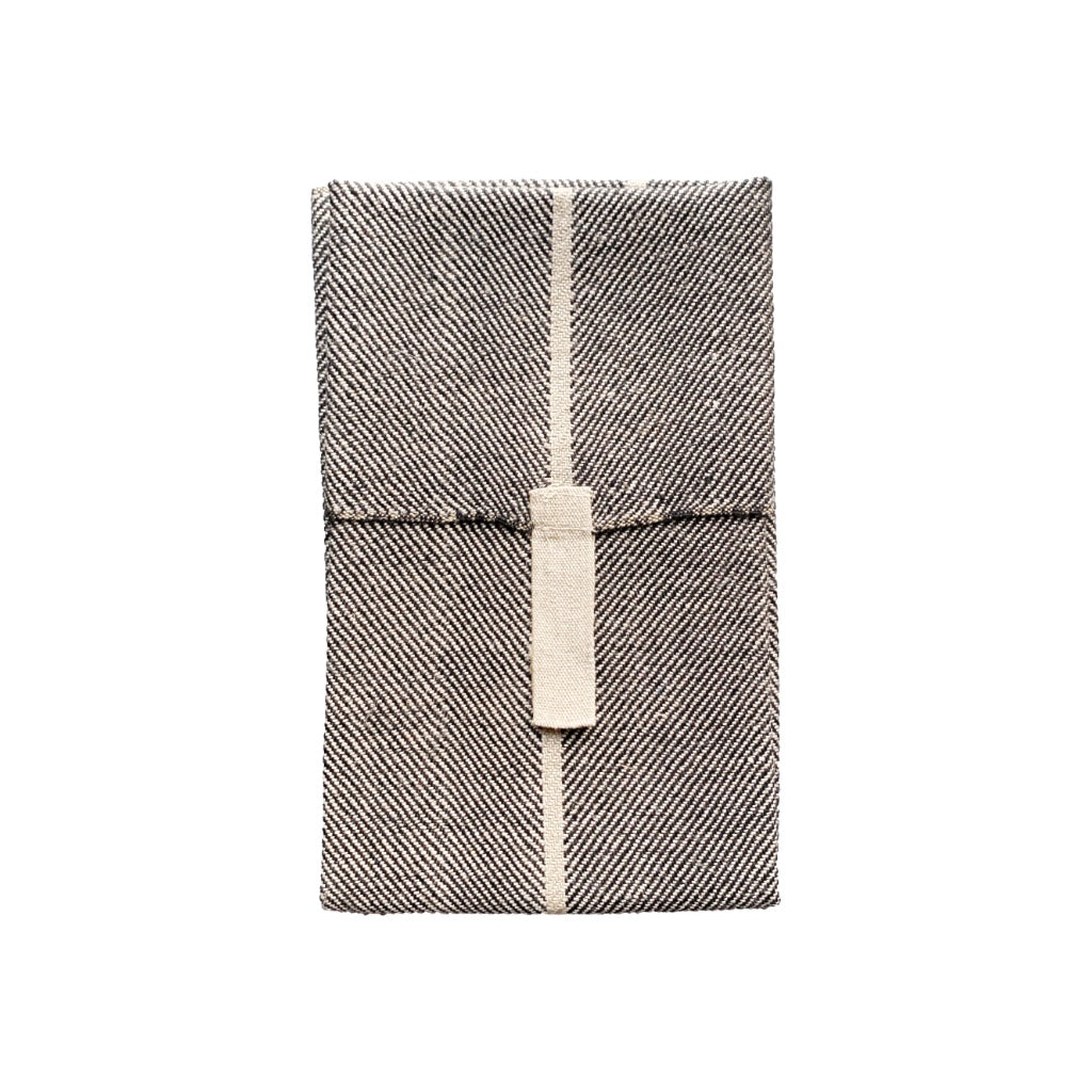 Handtuch Lilla Märta aus Leinen in schwarz von Växbo lin erhältlich bei Mys