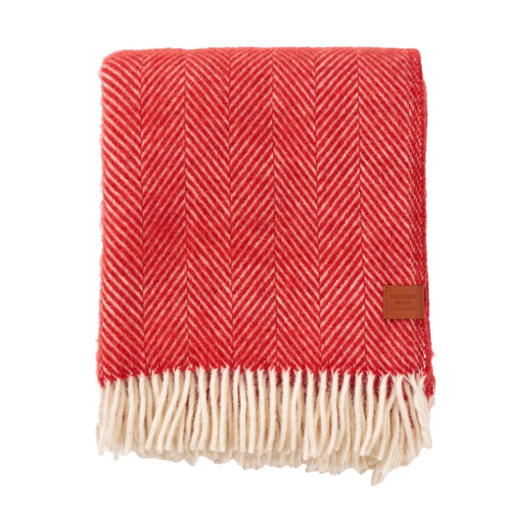 Wolldecke Herringbone rot zusammengefaltet mit Fransen