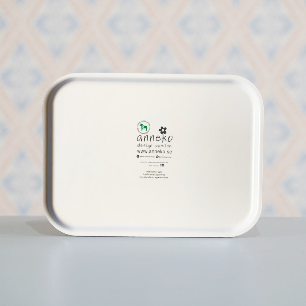 Rückseite des Tabletts mit Anneko Logo