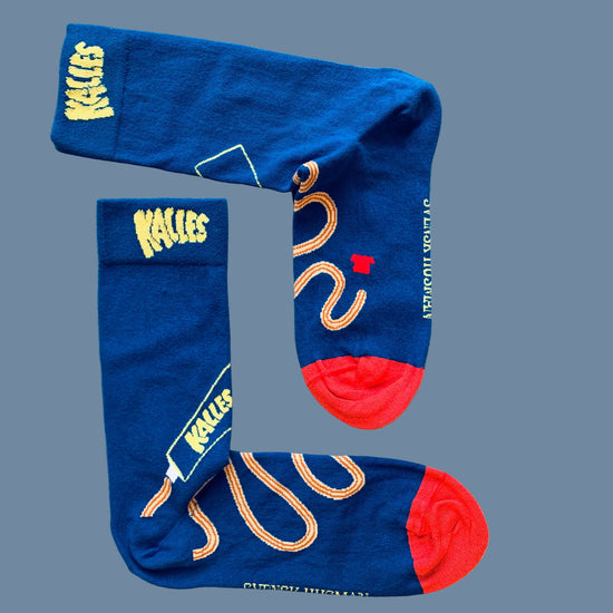 Dunkelblaue Kalles Kaviar Socken offen mit roter Spitze