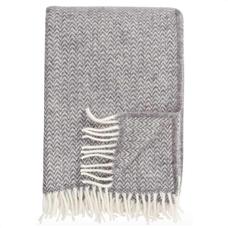 Wolldecke_Oeko_Lammwolle_Chevron_hellgrau_Klippan_Mys-Shop