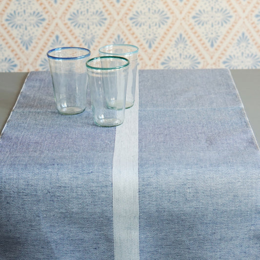 Läufer Linjal in blau mit Gläsern