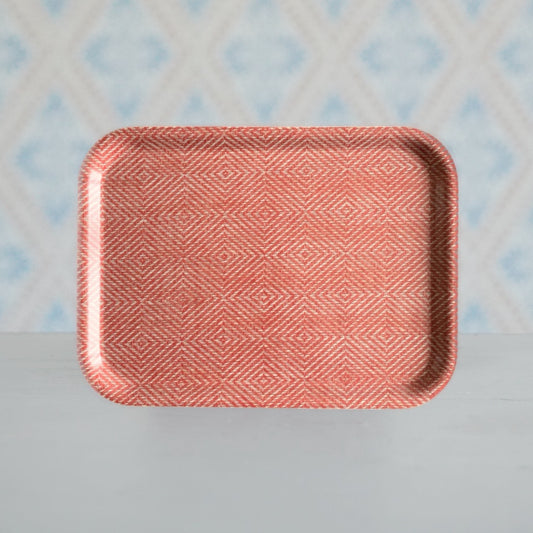 Holztablett Rutig Strandråg rot auf Tisch in Laden stehend