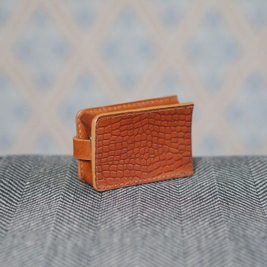 Rückseite von Schlüsseletui aus Leder in Farbe cognac von Nya Makeriet erhältlich bei MYS