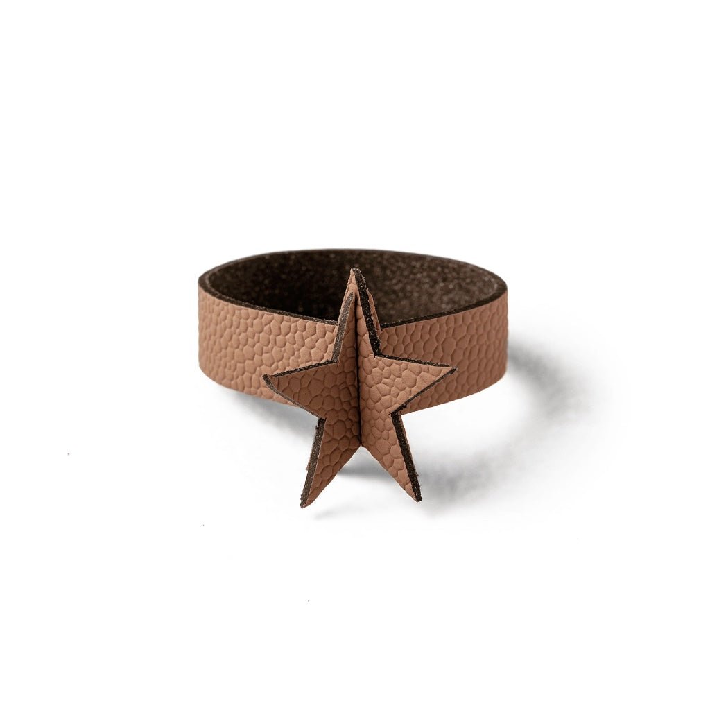 Serviettenring mit Sternverschluss aus Leder in Cognac von Mille W