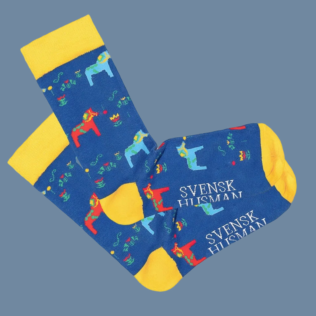 blaue Socken mit Dalapferden