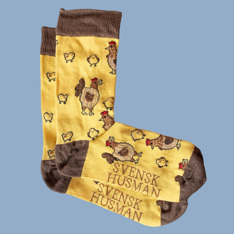 Socken mit Muster Huhn und Küken von Svensk Husman erhältlich im Mys Shop