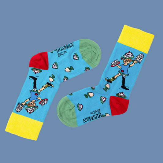 blaue Socken Pippi mit Torten mit roter Ferse und gelber Spitze