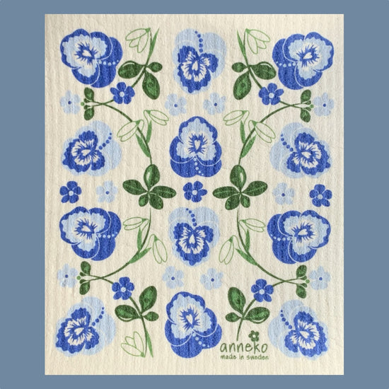 Schwedisches Spültuch mit Stiefmütterchenblüten und Schneglöckchen rankend dazwischen 