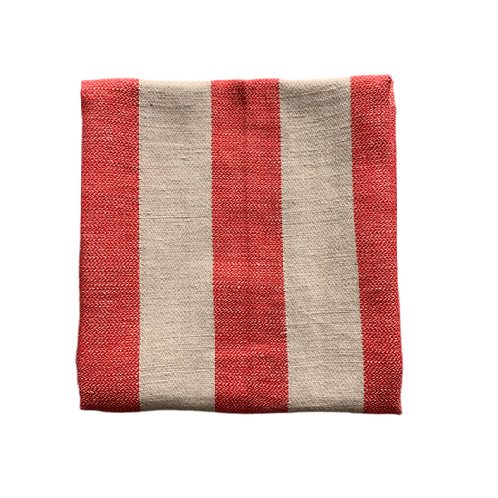 Geschirrtuch Halbleinen mit Streifen in Rot zusammengefaltet