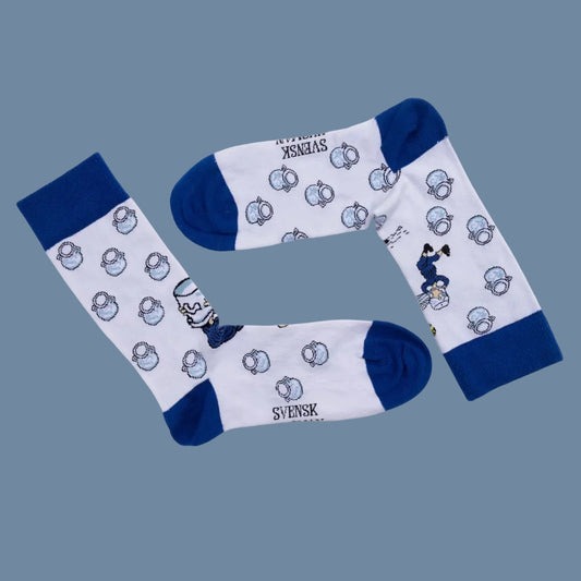 weiße Socken mit dunkelblauer Spitze, Ferse Bündchen und vielen Suppenschüsseln und Michel