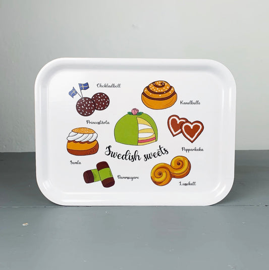 Tablett aus Holz mit Design Swedish sweets von Mellowdesign erhältlich bei mys