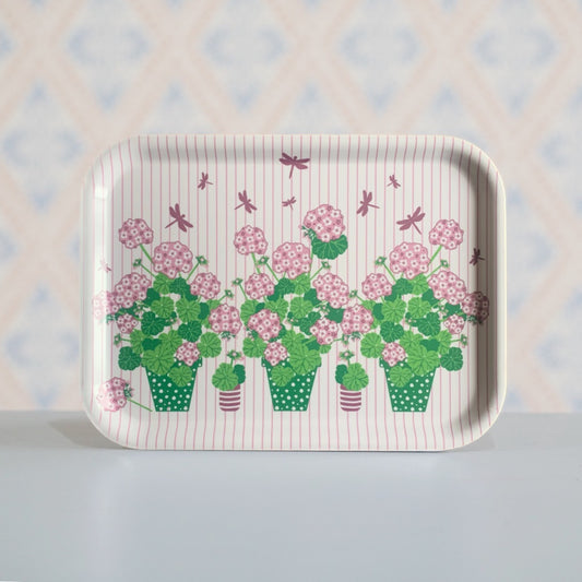 Vorderseite des Holztabletts mit Illustrationen von Peöargonientöpfen rosa