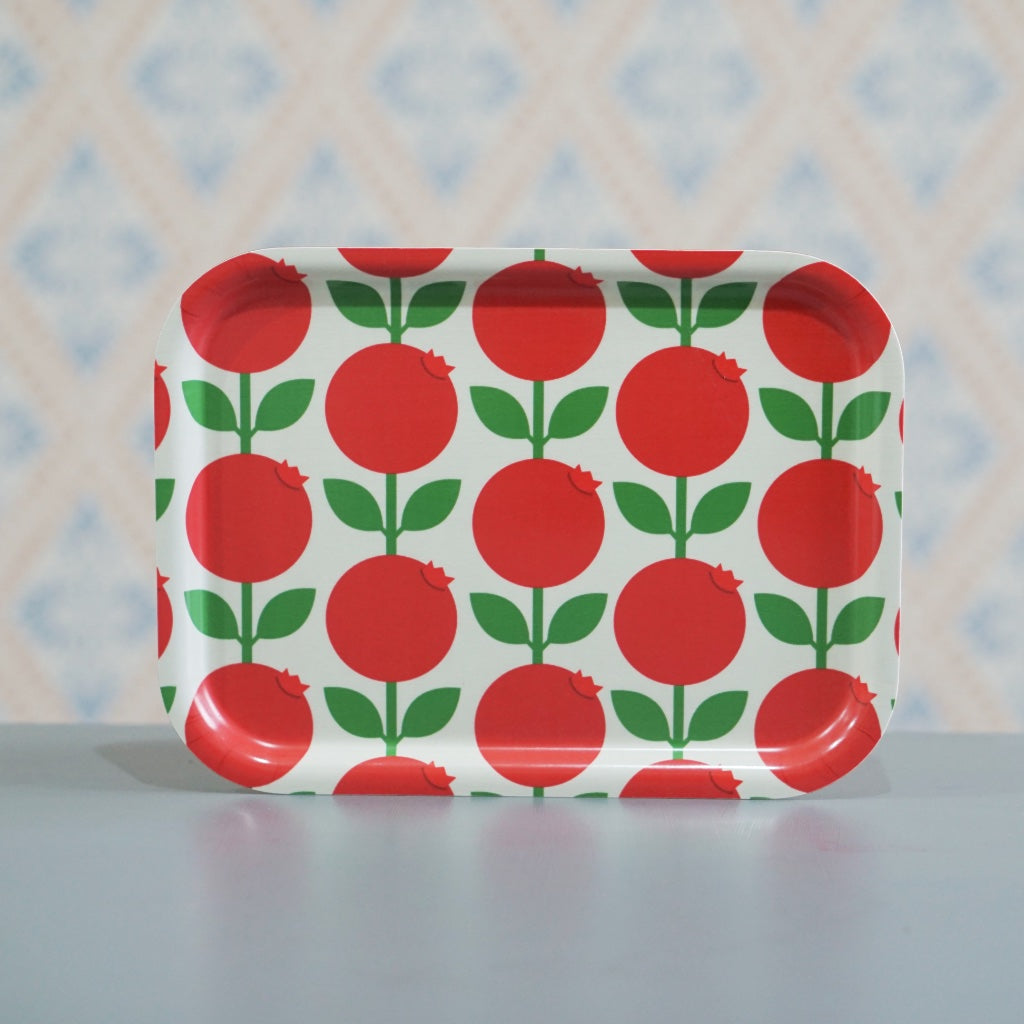 eckiges Tablett mit Blaubeeren im Retrostil von Floryd Sweden