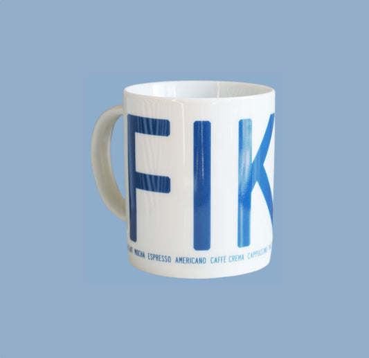 Tasse aus weißem Porzellan mit Aufschrift Fika in blau von I love design 