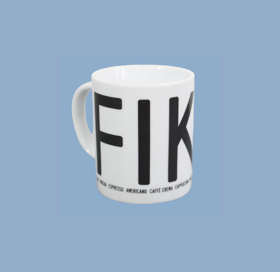Tasse aus weißem Porzellan mit Aufschrift Fika in schwarz von I love design