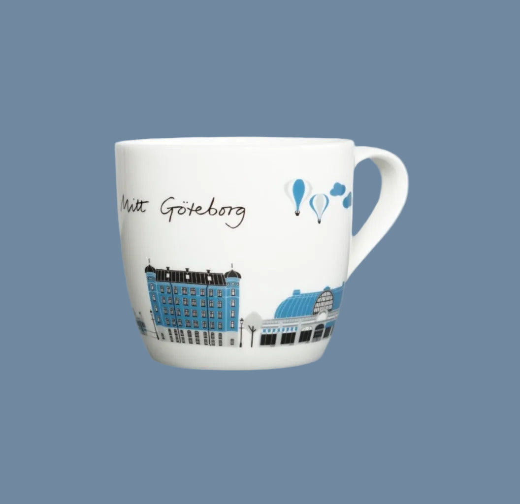 Tasse aus weißem Porzellan mit Motiven aus Göteborg in blau von Citronelles