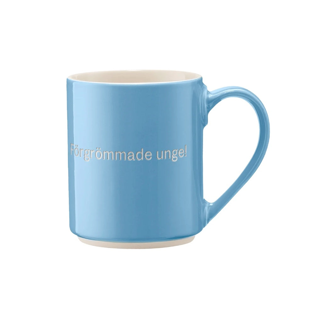 Hellblaue Tasse aus Steingut mit Zitat aus Michel in Lönneberga von Astrid Lindgren