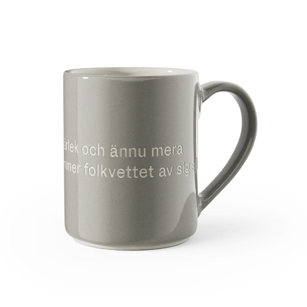 Graue Tasse aus Steingut mit Zitat von Astrid Lindgren
