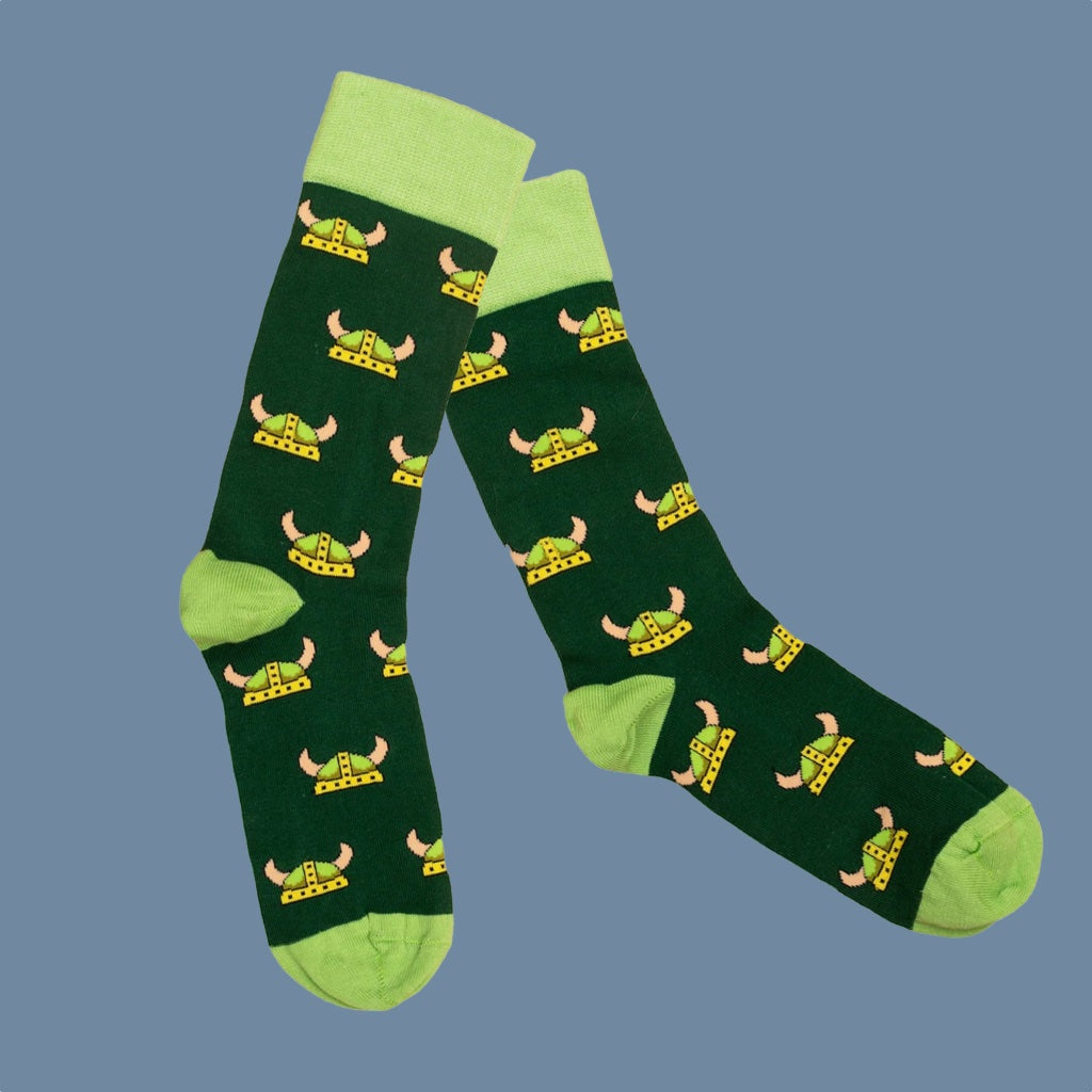 dunkegrüne Socken mit Wikingerhelm und hellgrüner Ferse, Spitze, Bündchen