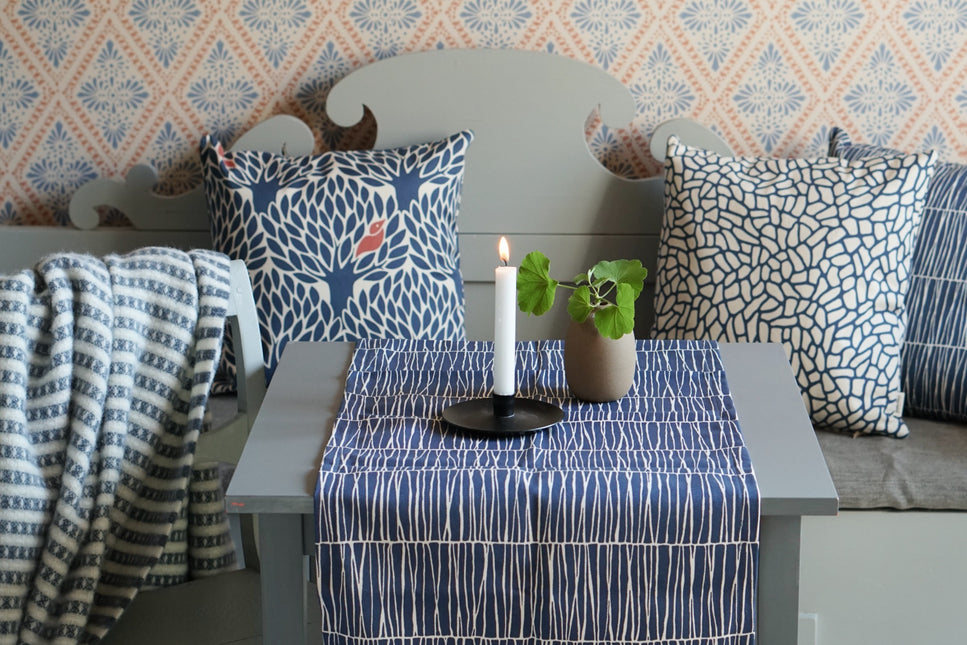 mys, schwedische Gemütlichkeit im Laden mit Interieur in Blautönen