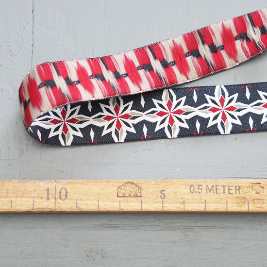 Band_Floral_schwarz_rot2_Baumwolle_Shyness_Mys-Shop