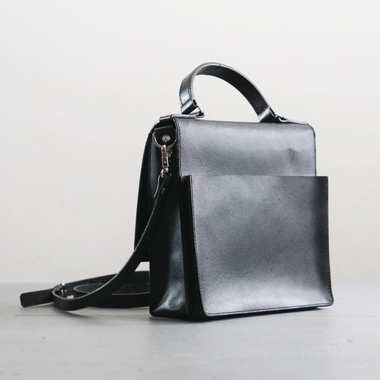Handtasche_Stora_Syster_Leder_schwarz_hinten_Nya_Makeriet_Mys_Shop