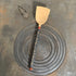 Handwerk_aus_Schweden_Servierloeffel_aus_Birkenholz_blau_mys
